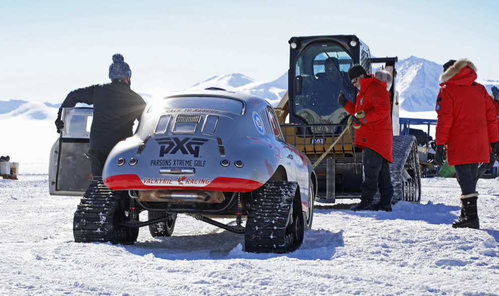 «Полярный Порше» Valkyrie Racing высадился в Антарктиде и готов стартовать